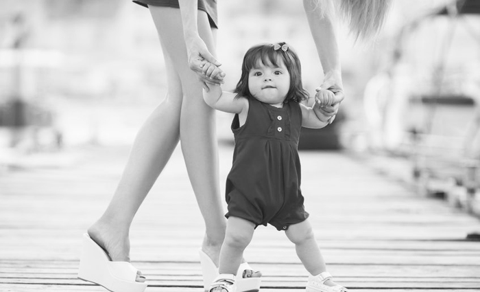 eerste stapjes, leren lopen, baby's leert lopen, hoe leer je je baby lopen, ontwikkeling baby