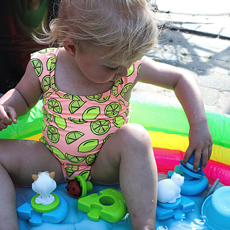 badspeelgoed, waterspeelgoed, speelgoed voor in het zwembad, buitenzwembadje, sophie de giraf, sophie de giraf badpuzzel, badpuzzel, baby badspeelgoed
