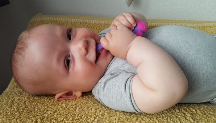 eerste babytandjes, wanneer komen de eerste tandjes, doorkomende tandjes