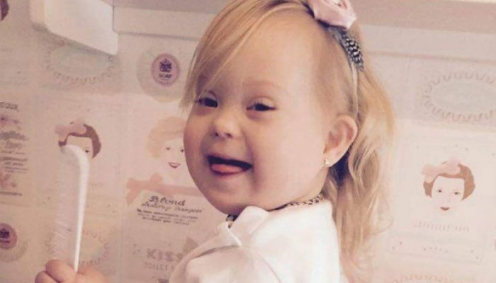 Model-met-down, babylabel