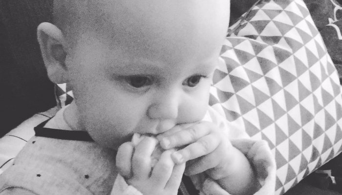 baby 10 maand, laten huilen , baby laten huilen