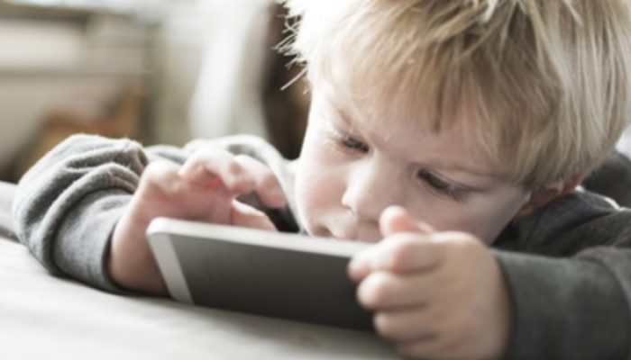 smartphones, kleine kinderen swipen